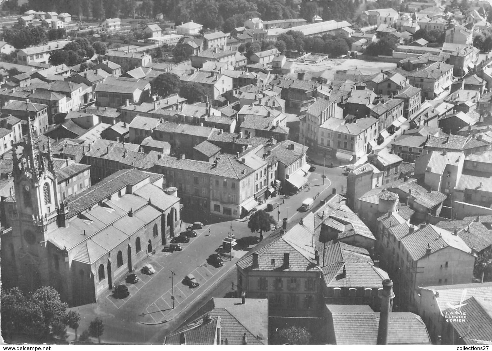 42-FEURS- PLACE DE L'EGLISE VUE DU CIEL - Feurs