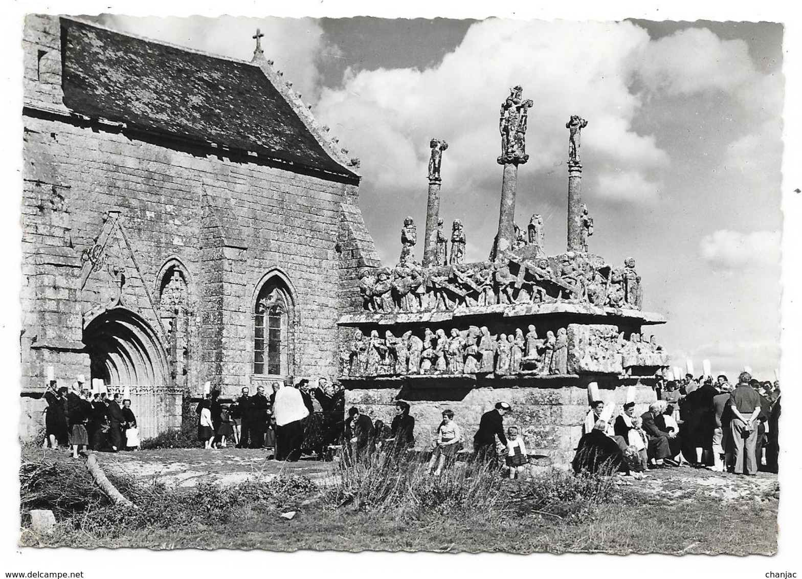 Cpsm: 29 SAINT JEAN TROLIMON (ar. Quimper) Calvaire De TRONOËN (animé, Bigoudènes)  1966  N° 442 - Saint-Jean-Trolimon