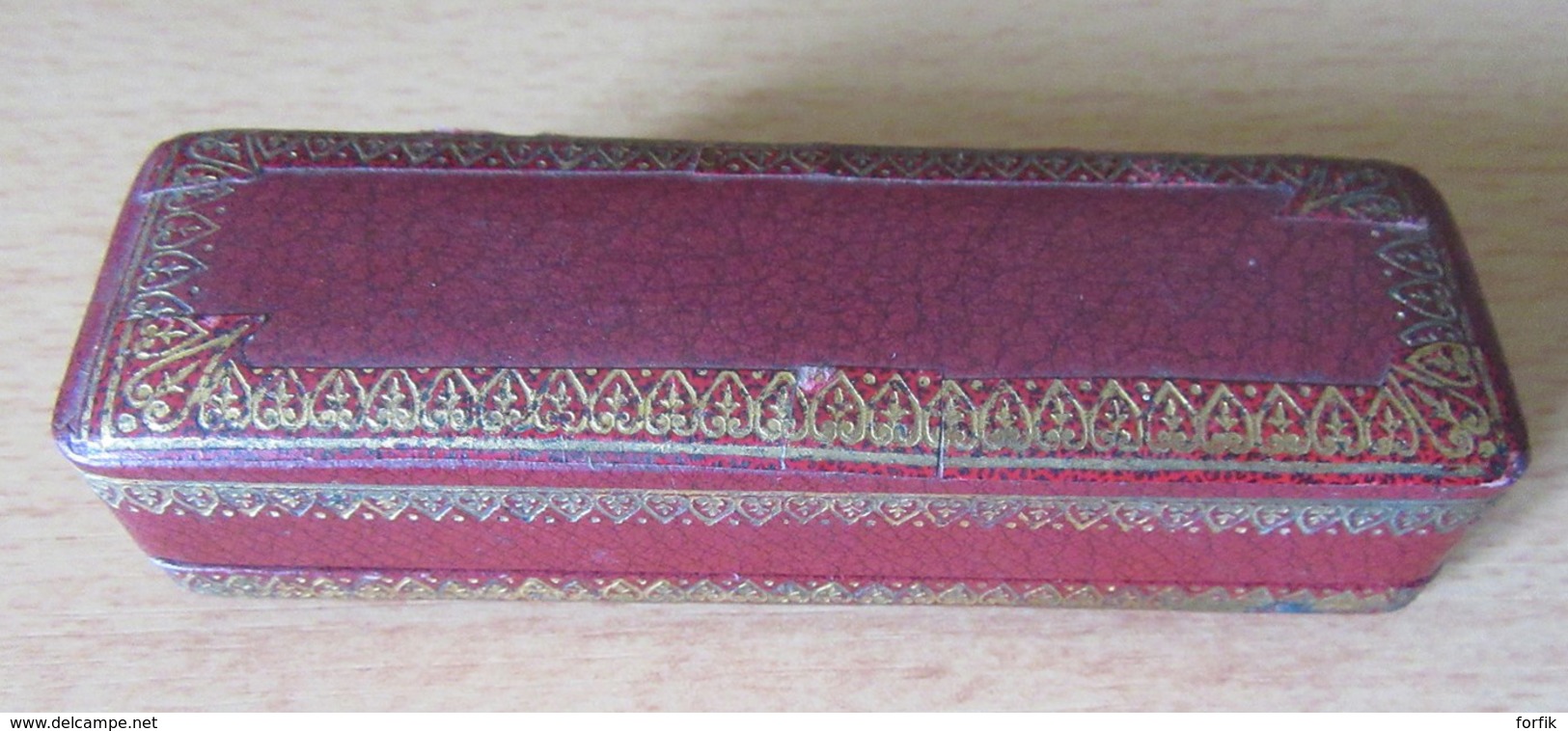 Coffret contenant 2 épingles de cravate dont une avec Monnaie 20 cts Cérès en argent - Orfèvre E. Artault, Moulins