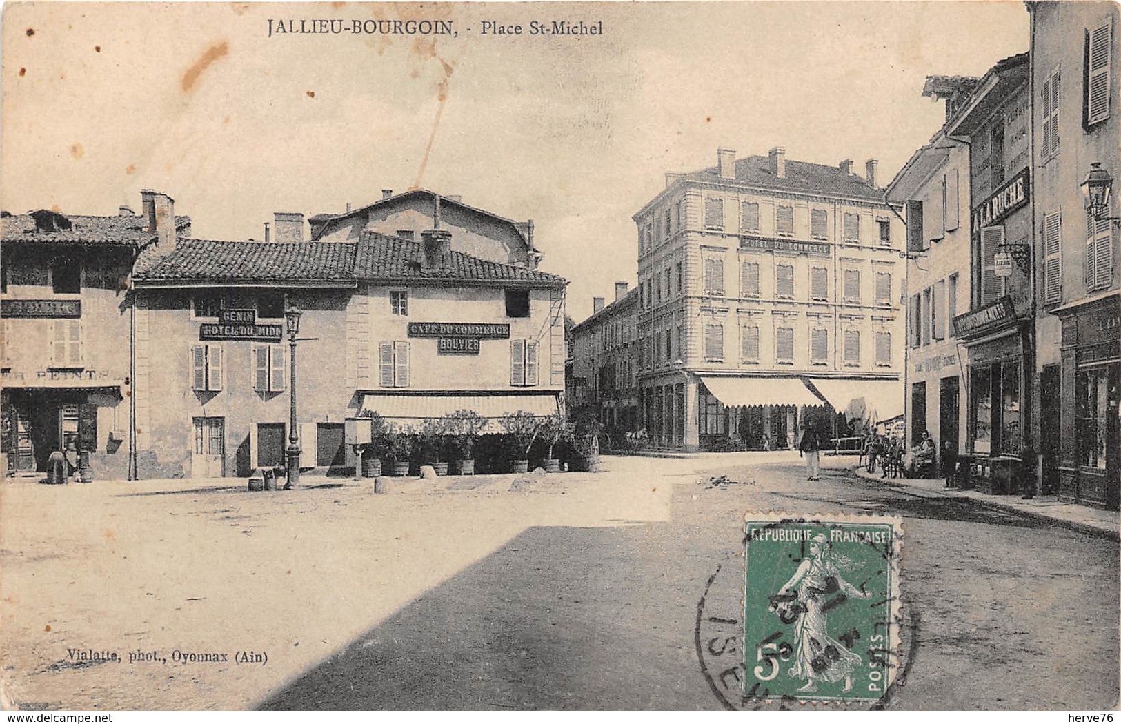 JALLIEU-BOURGOIN - Place Saint Michel - Jallieu