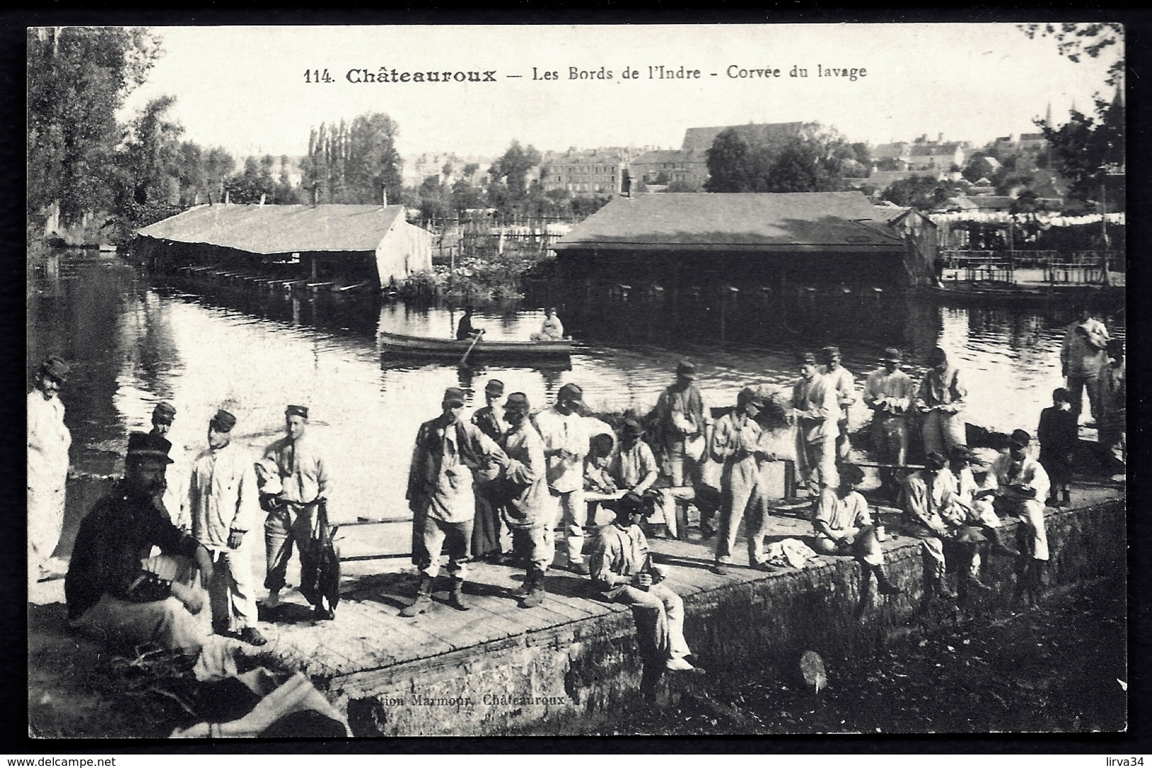 CPA ANCIENNE FRANCE- CHATEAUROUX (36)- BORDS DE L'INDE- CORVÉE DE LAVAGE POUR LES MILITAIRES- BARQUE - Chateauroux