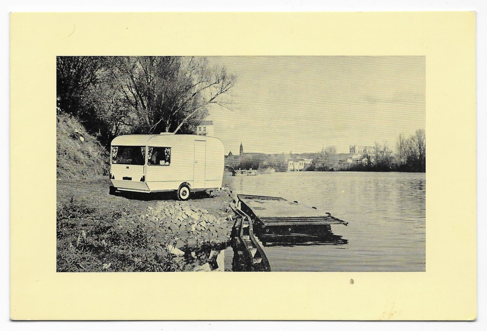 Montauban Rare Caravane Au Bord Du Tarn , Cathédrale, Eglise Saint Jacques Et  Moulin De Sapiac Carte 2 Volets - Montauban