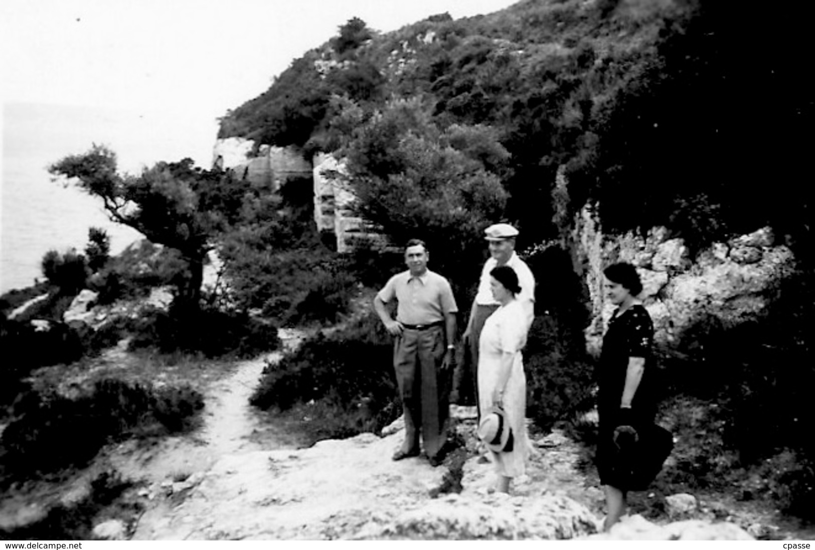 PHOTO Photographie Amateur 13 ISTRES "En Promenade Sur Le Bord De L'étang De Berre" - Lieux