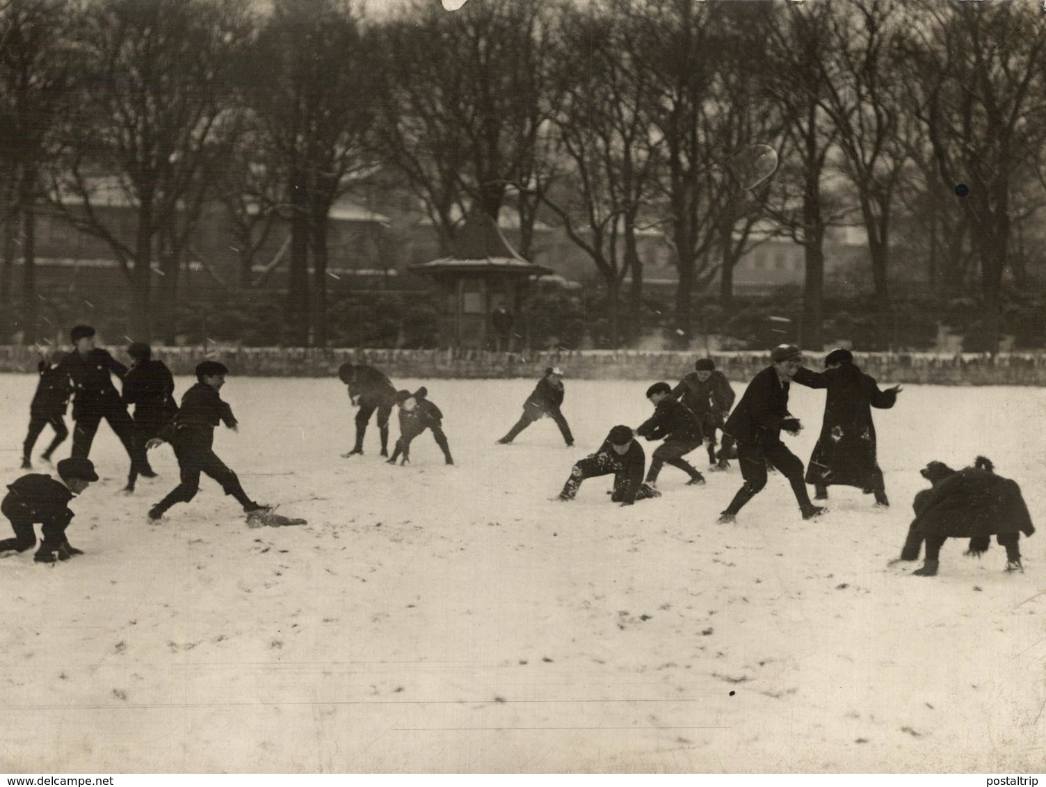 BRIGHTON SCHOOL BOYS SNOWBALL FIGHT  21*16 CM Fonds Victor FORBIN 1864-1947 - Sin Clasificación