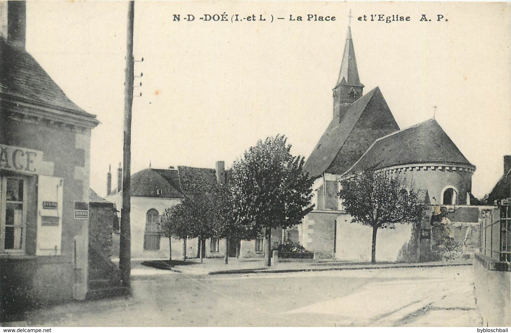 CPA 37 Indre Et Loire Notre Dame D'Oe (DOE) La Place Et L'Eglise - Autres & Non Classés