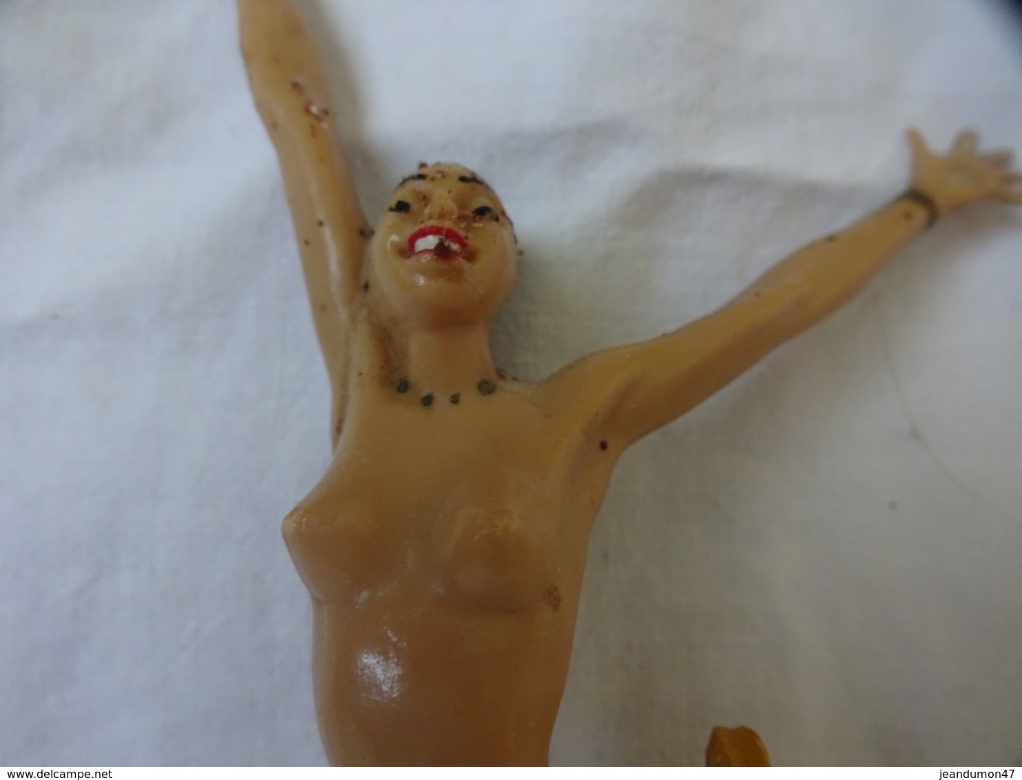 JOSEPHINE BAKER AVEC SA JUPE EN BANANES - FIGURINE.  REVUE NEGRE - Other & Unclassified