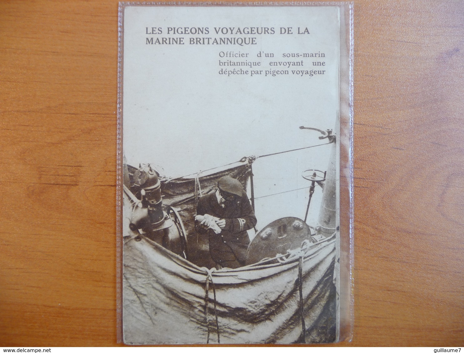 CPA Les Pigeons Voyageurs De La Marine Britannique- Officier De Sous-marin Envoyant Une Dépêche Par Pigeon Voyageur - Guerra 1914-18