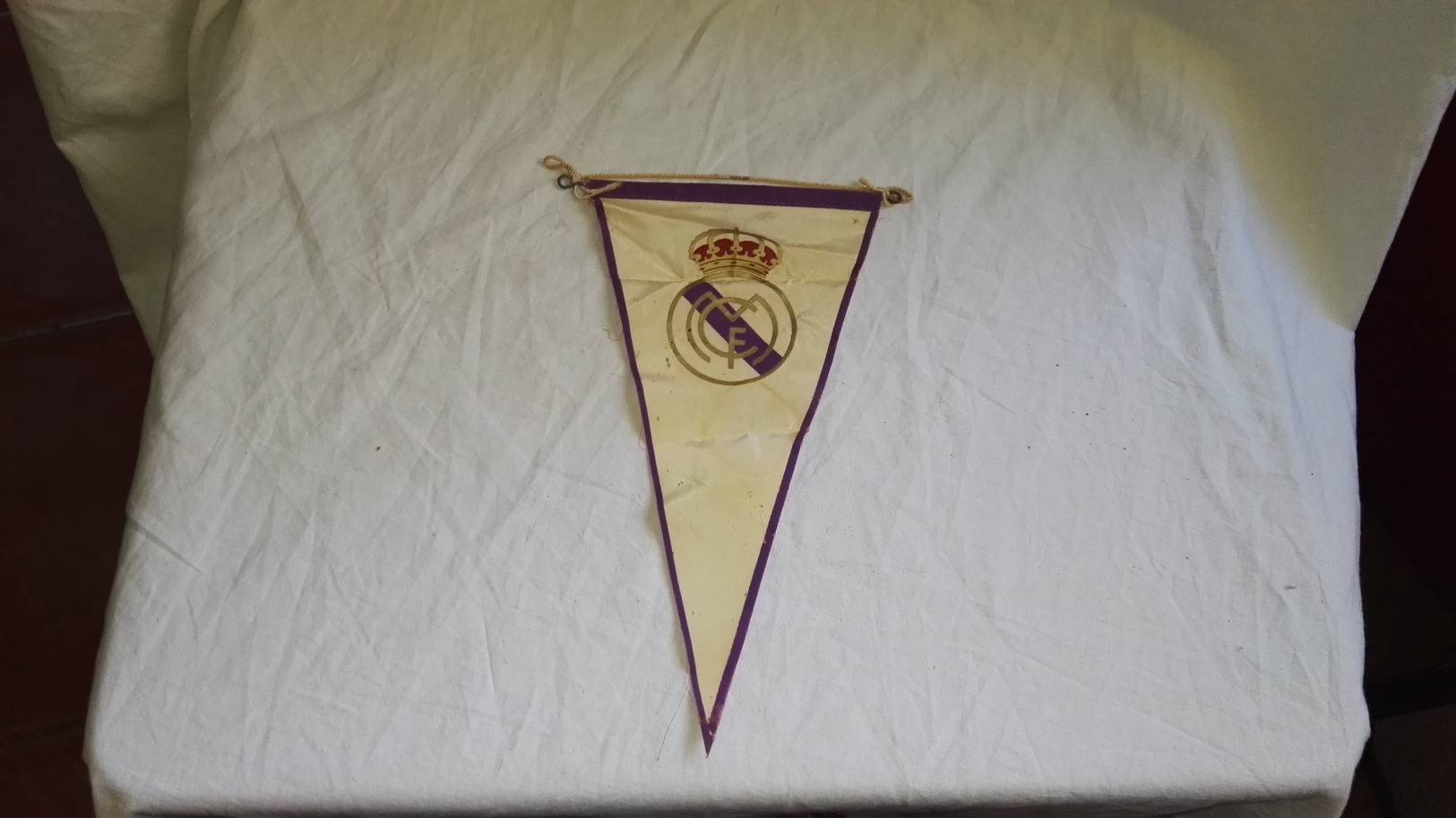 Antiguo Banderín, Old Pennant, Vieux Fanion - Real Madrid - Abbigliamento, Souvenirs & Varie