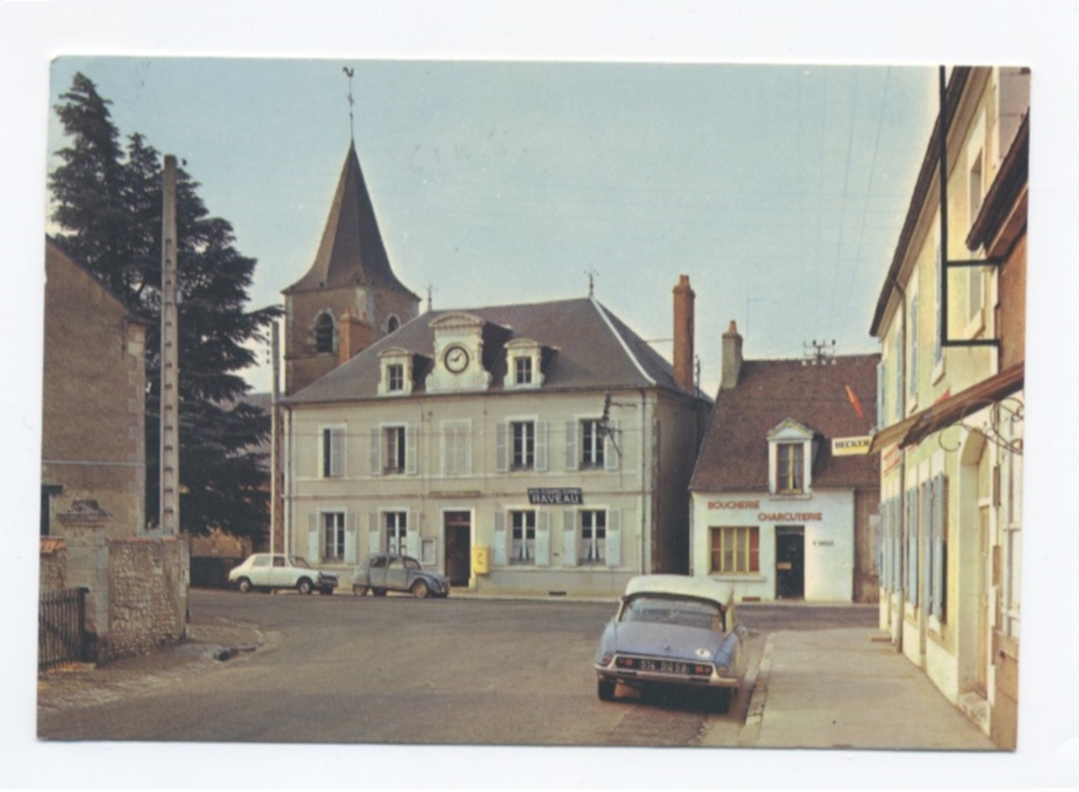 58, RAVEAU, La Mairie Et L' Eglise--VOITURES CITROËN--DS ET 2CV   RECTO/VERSO - B64 - Other & Unclassified