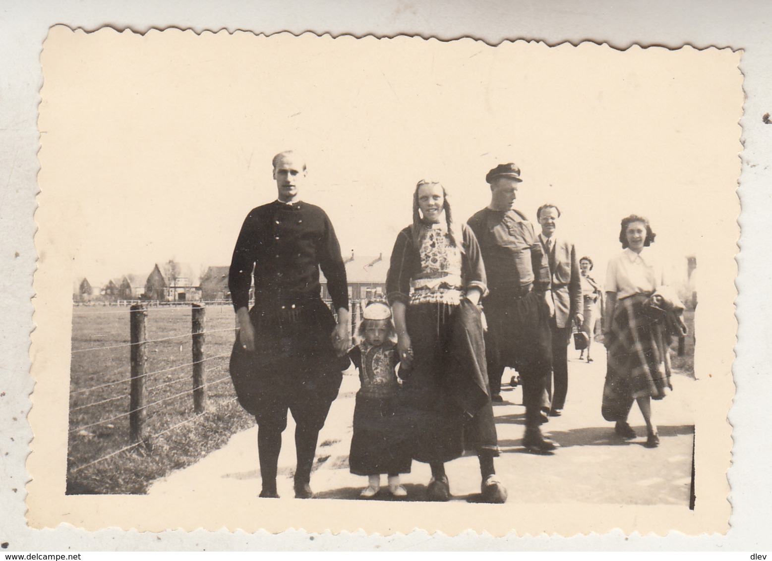 Uitstap Op Het Eiland Marken - April 1949 - Foto 6 X 9 Cm - Anonieme Personen