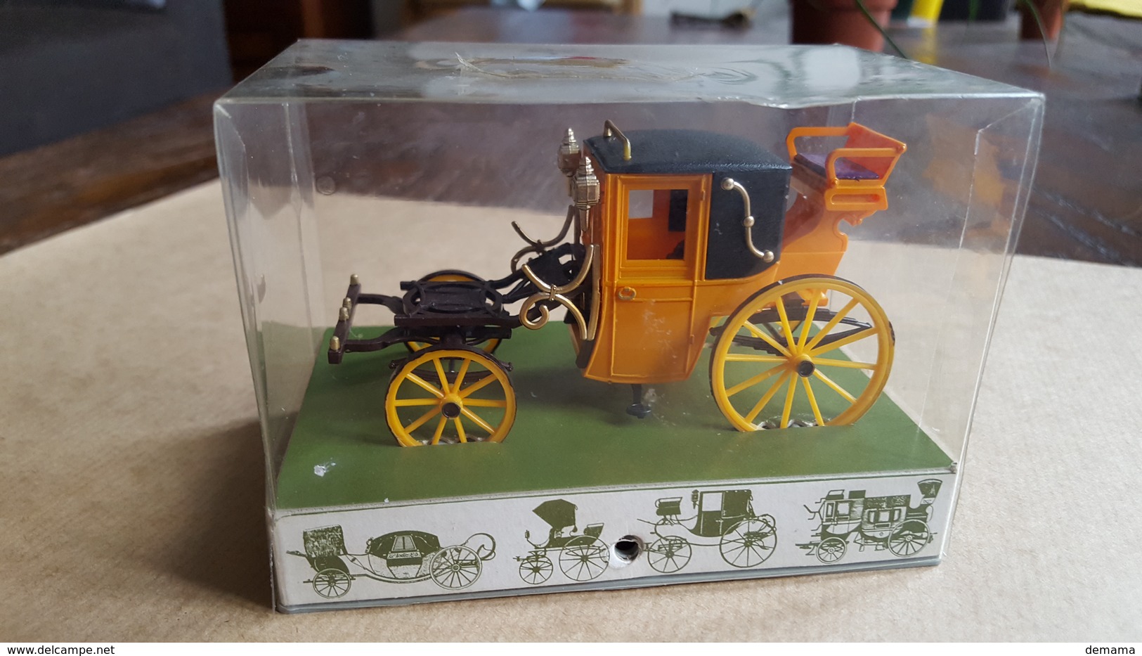 Brumm - 1:43 - Koetsen en paarden - Historical Carriage,nr 4 Coupé Dormeuse 1830 (2 keer waarvan 1 zonder bodemticket),