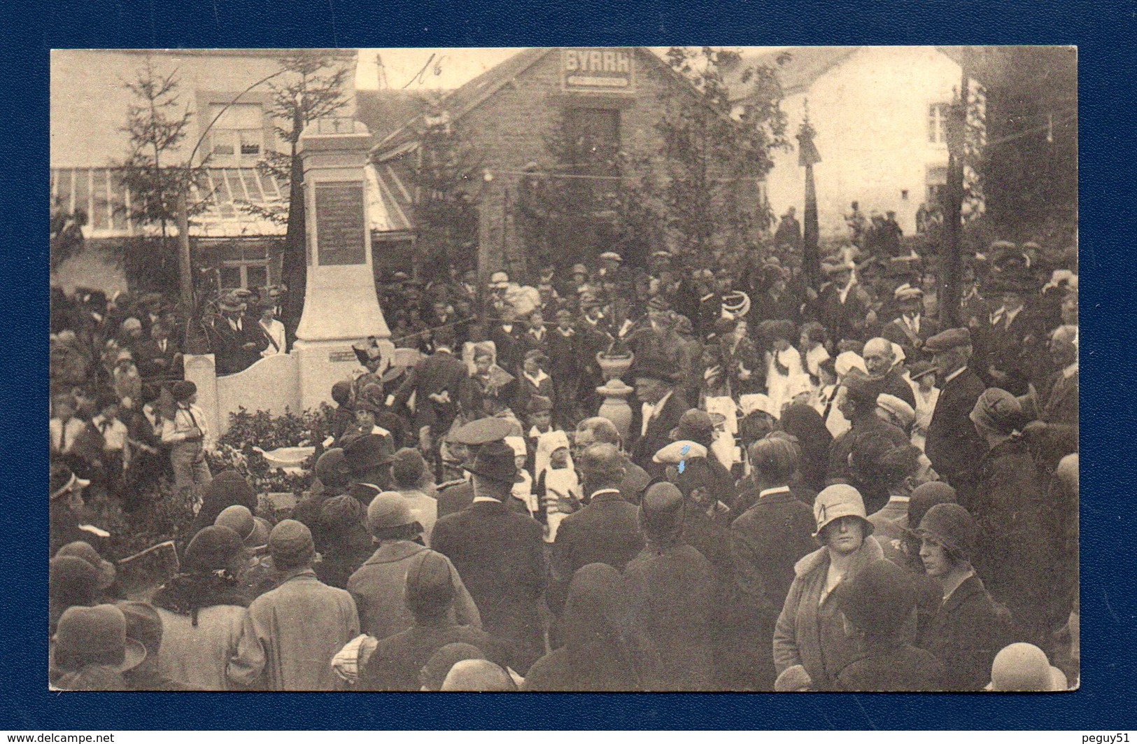 Sainte-Marie-Chevigny(Libramont). Fêtes Du Centenaire.Après Les Discours Du Bourgmestre.  Monument Aux Morts (14-18)p - Libramont-Chevigny