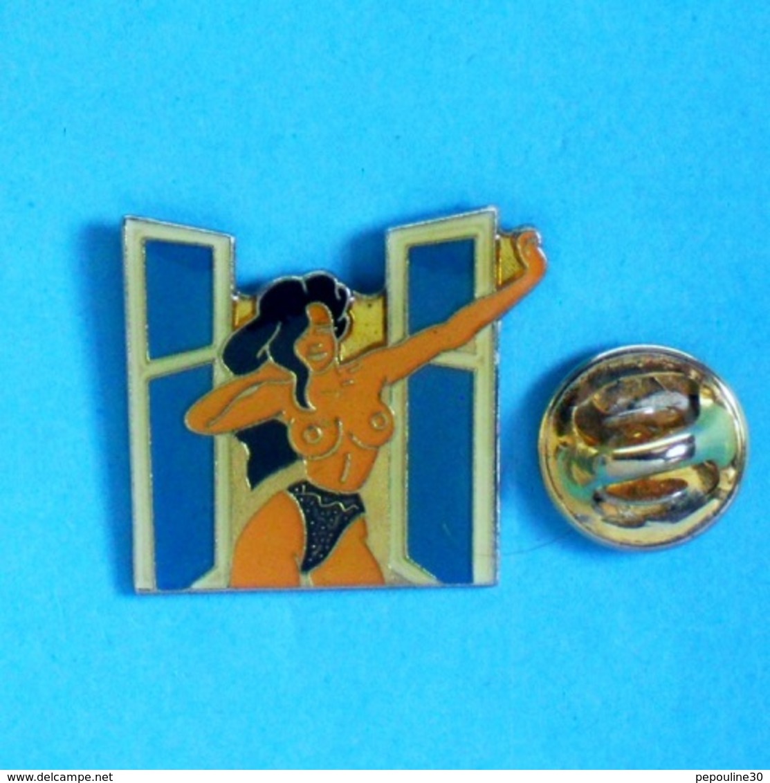 1 PIN'S //  ** PIN-UP AU REVEIL ** - Pin-ups