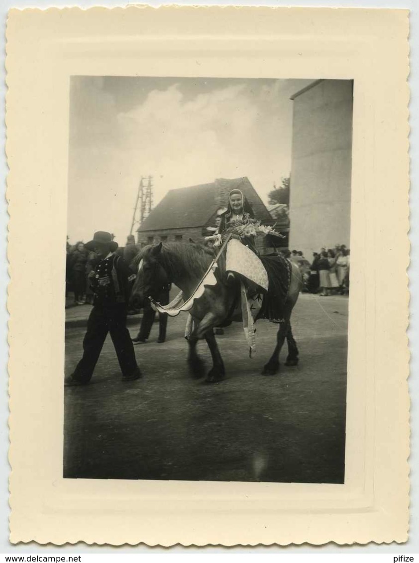 Concarneau . Fête Des Filets Bleus . Anne De Bretagne . Août 1956 . - Lieux