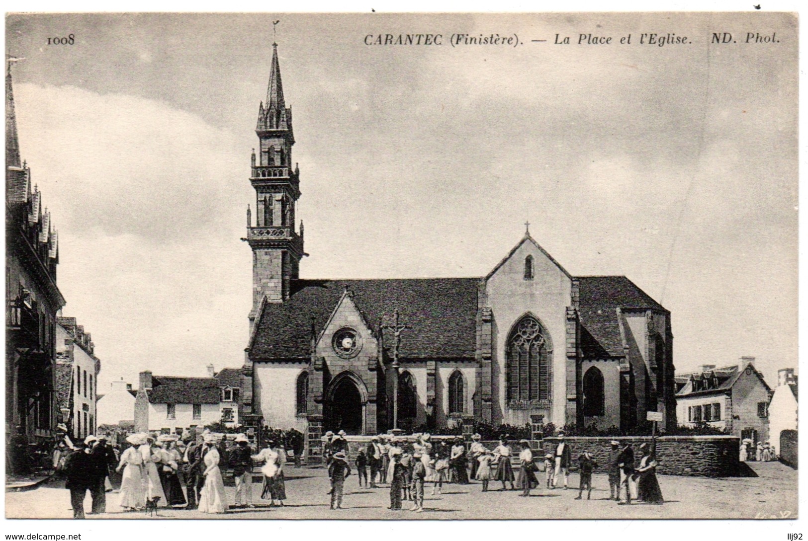 CPA 29 - CARANTEC (Finistère) - La Place De L'Eglise (petite Animation) ND Phot - Carantec