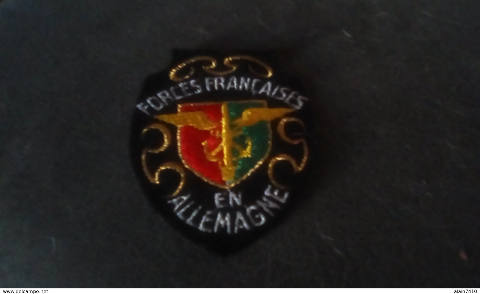 Militaria   écusson Tissu Forces Françaises En Allemagne En Tissus Brodé - Patches