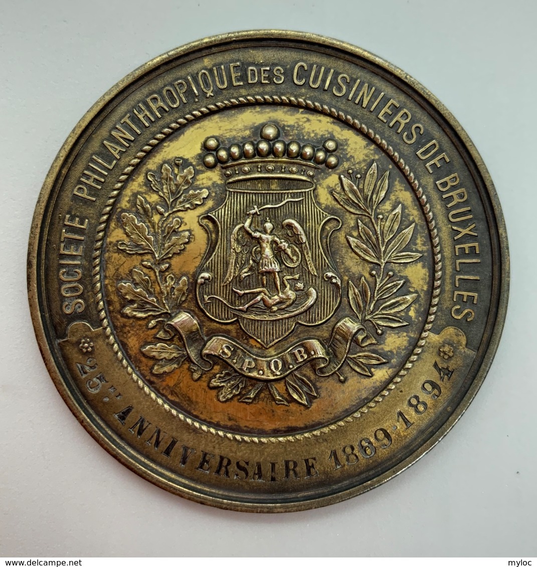 Medaille Bronze. P. Fisch. Société Philantropique Des Cuisiniers De Bruxelles. 1869-1894. 25e Anniversaire. 52mm - Professionnels / De Société