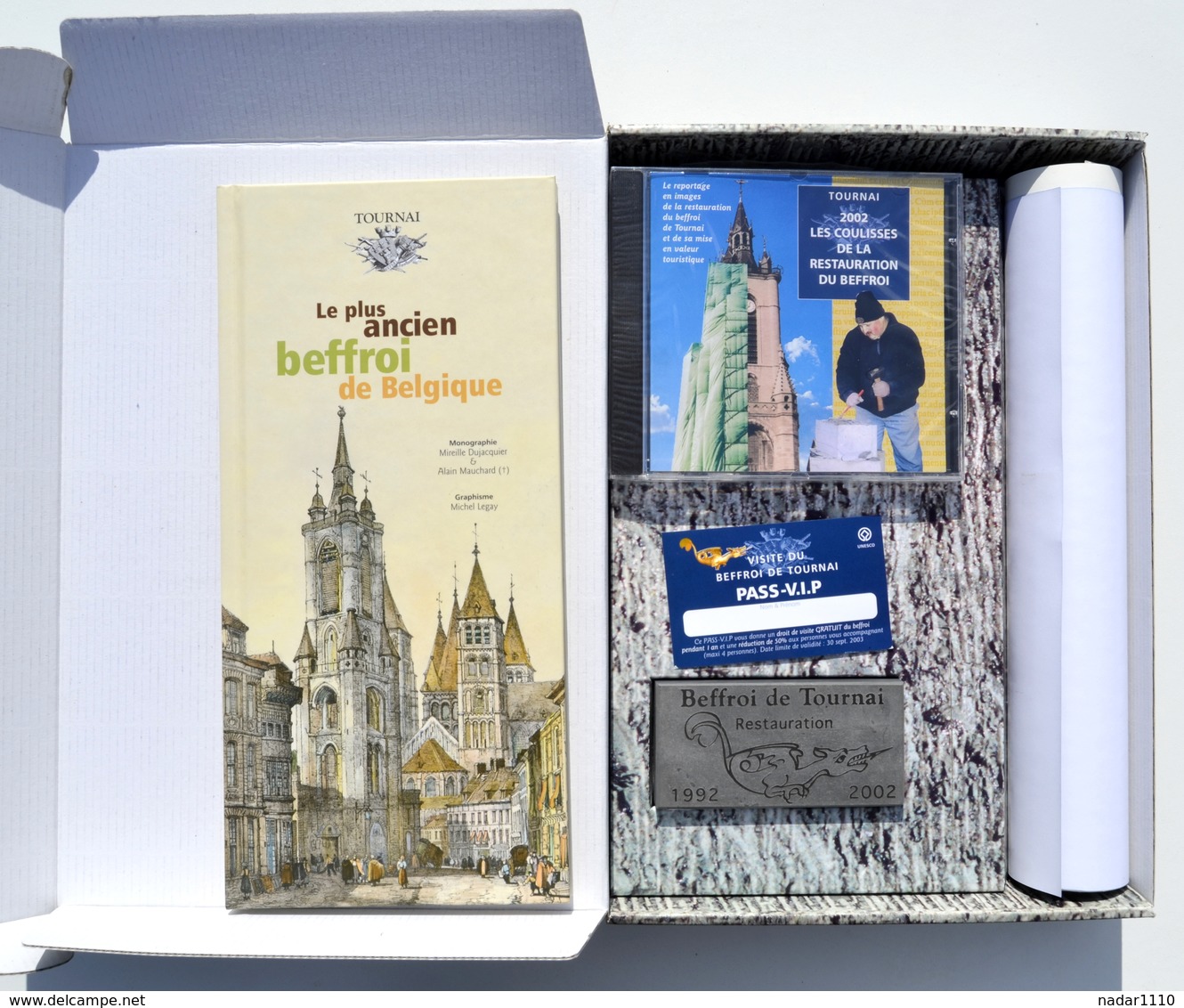 Tournai : Le Plus Ancien Beffroi De Belgique - M. Dujacquier / Coffret Souvenir, Presse-papier Carrières Lemay, Dragon - Belgique