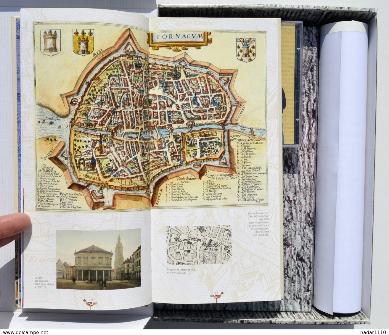 Tournai : Le Plus Ancien Beffroi De Belgique - M. Dujacquier / Coffret Souvenir, Presse-papier Carrières Lemay, Dragon - Belgique