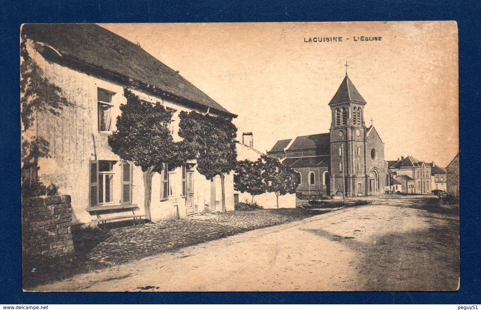 Lacuisine (Florenville). Eglise Saint-Nicolas - Florenville