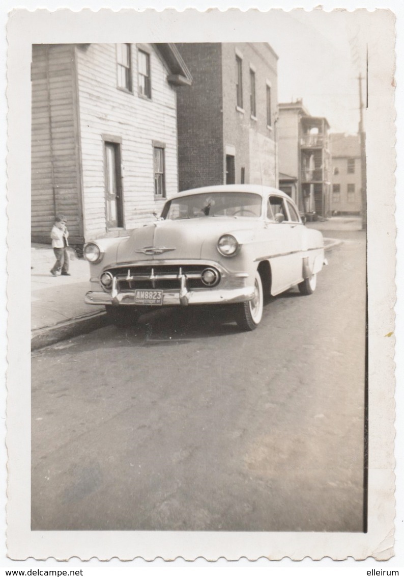 AUTOMOBILE. PHOTO. CHEVROLET SEDAN 2 PORTES IMMATRICULEE DANS LE CONNECTICUT. - Automobili