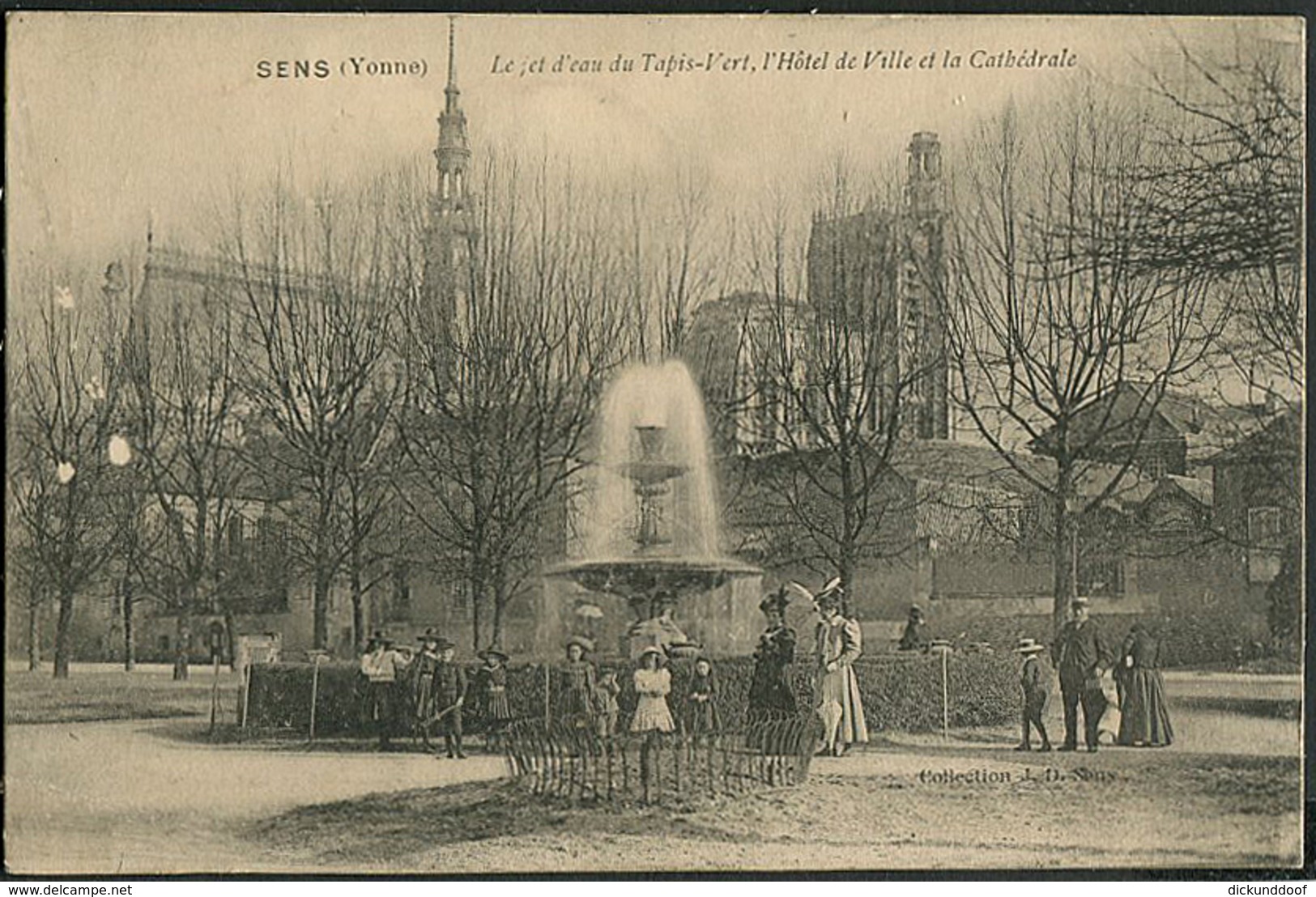 CP 89 Sens - Le Jet D'eau Du Tapis, L'Hotel De Ville Et La Cathedrale 1915 - Sens