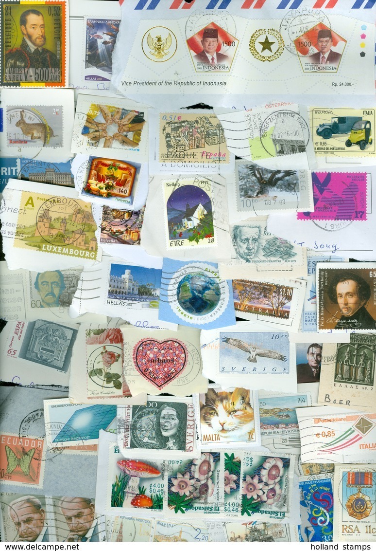 18 Kilo TEMBRES DU MONDE SUR PETIT PAPIER * 18 KILO STAMPS WORLDWIDE ON PAPER (29) - Vrac (min 1000 Timbres)