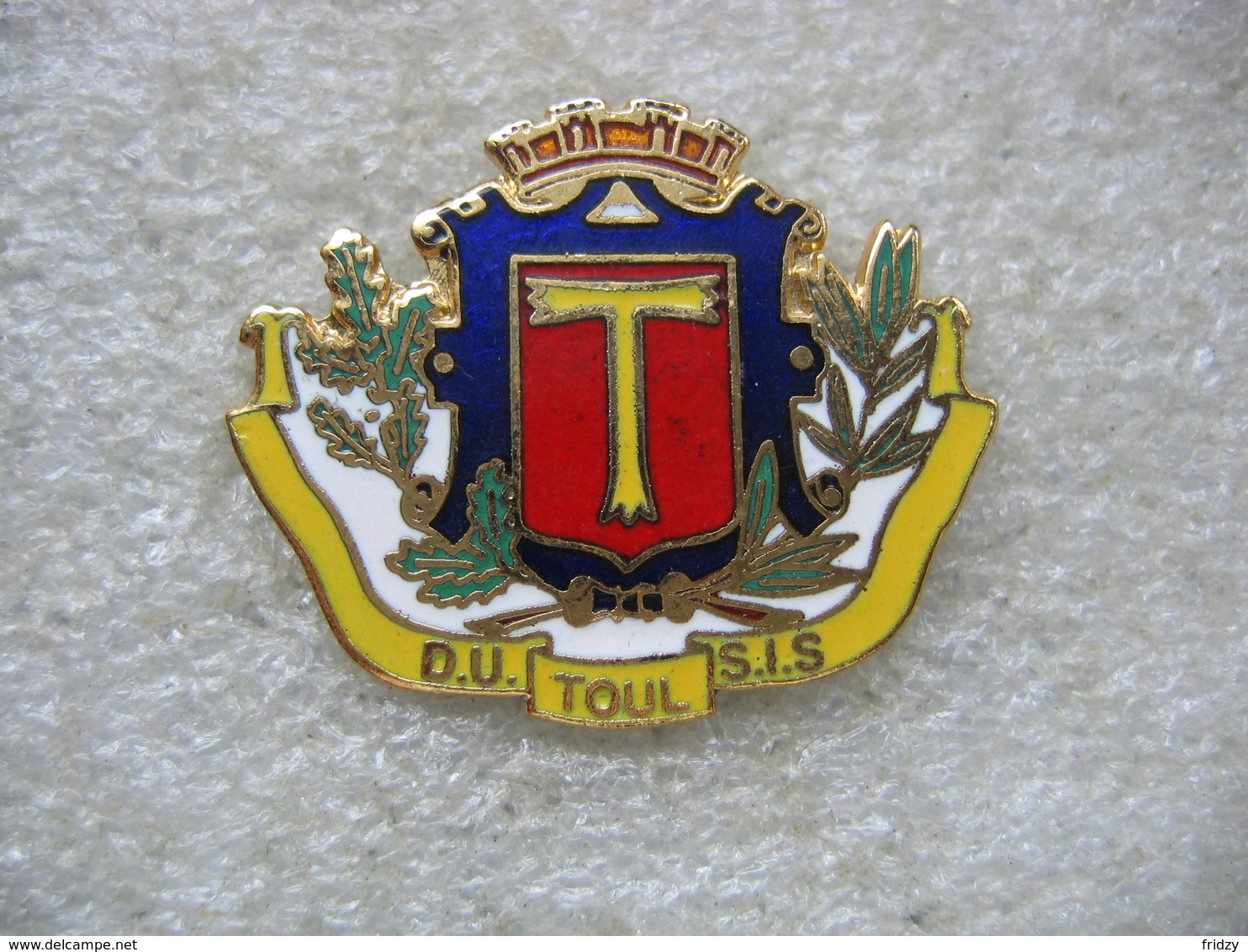 Pin's Du SIS (Service D'Incendie Et De Secours) Du D.U (District Urbain) De La Ville De TOUL. - Pompiers