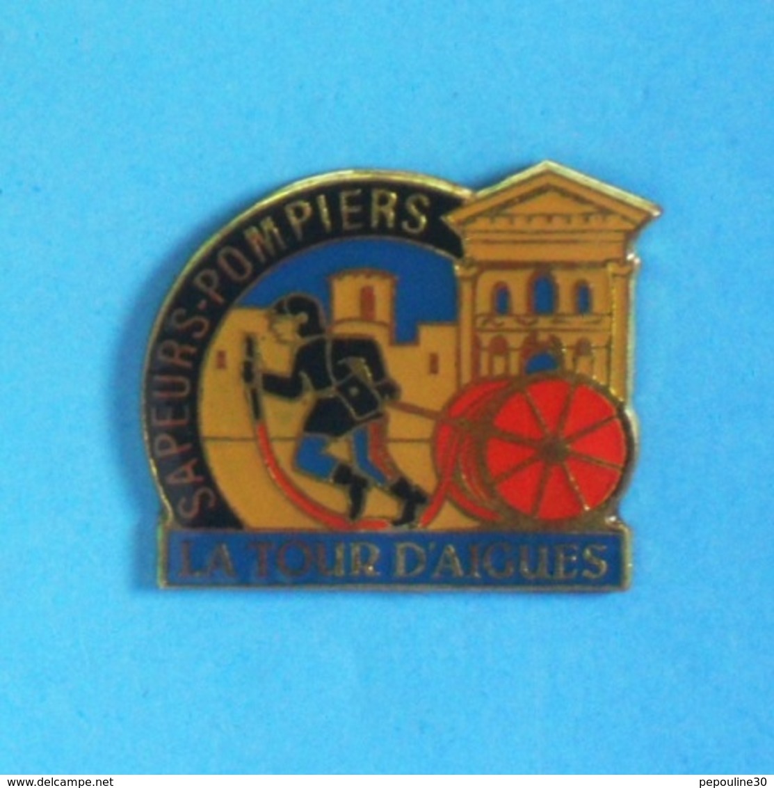 1 PIN'S //  ** SAPEURS POMPIERS LA TOUR D'AIGUES ** - Pompiers