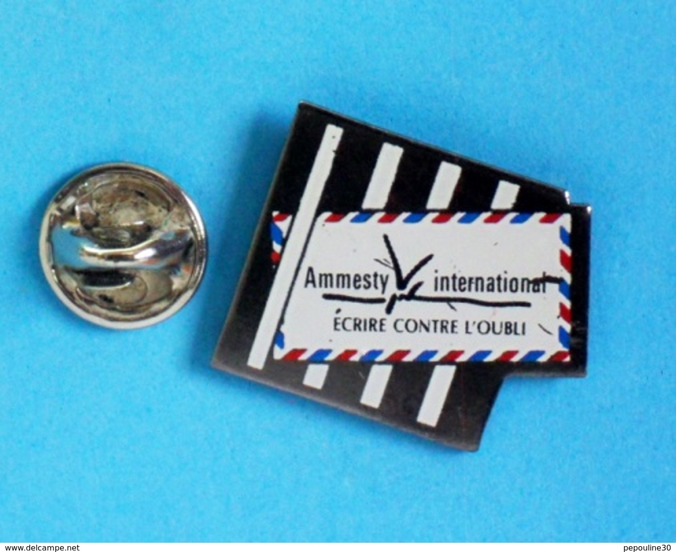 1 PIN'S //   ** (AMMESTY) AMNESTY INTERNATIONAL / ÉCRIRE CONTRE L'OUBLI ** - Autres & Non Classés