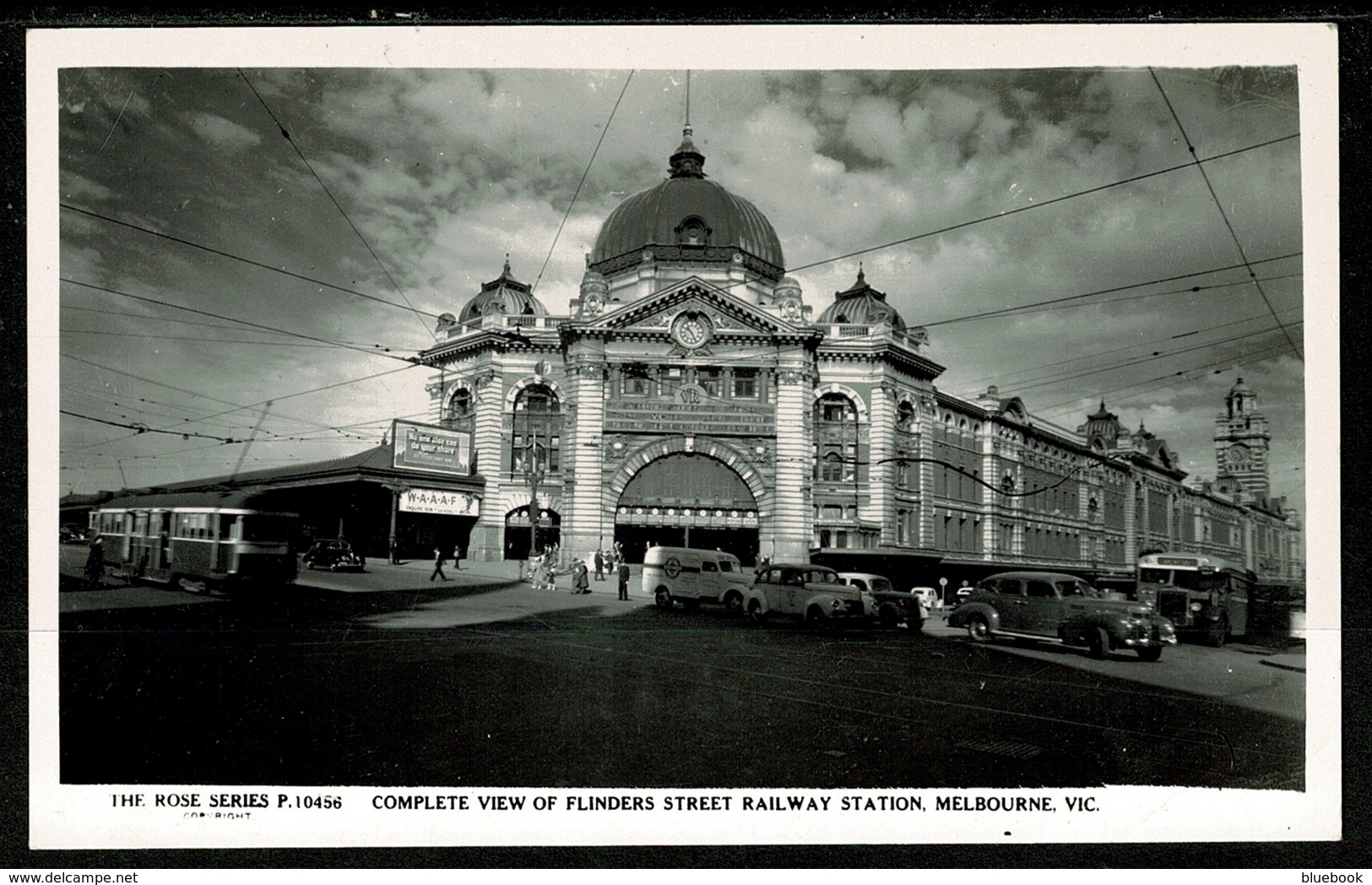 Ref 1319 - Early Real Photo Postcard - Flinders Street Railway Station Melbourne Australia - Cars & Trams - Melbourne