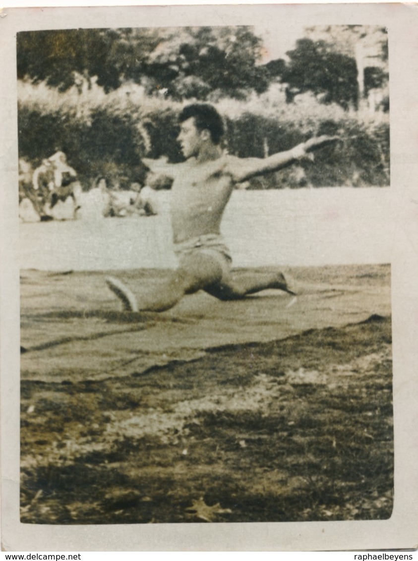 Snapshot Gabriel Maugis 12 Octobre 1947 Gymnastique Muscles Sport Homme Man - Personnes Identifiées