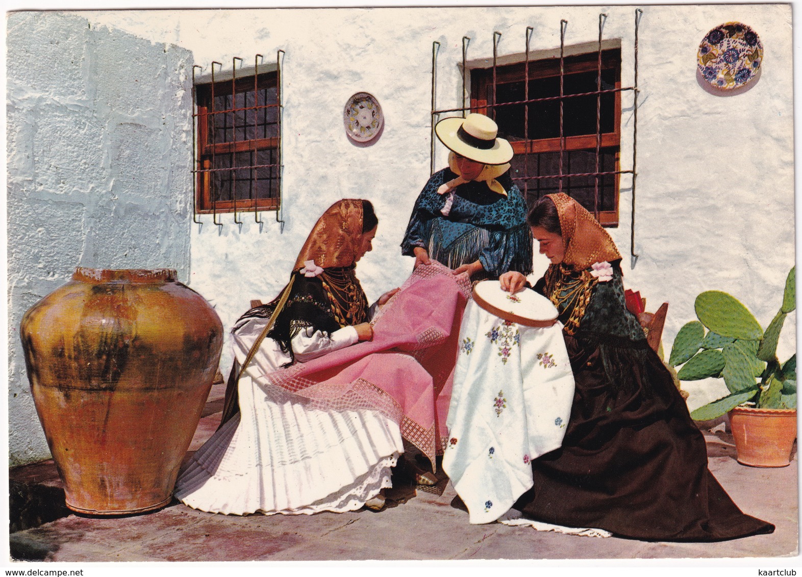 Ibiza - Campesinas Bordando / Paysanes Brodant / Women Embroidering / Stickende Landleute - (1975) - Ibiza