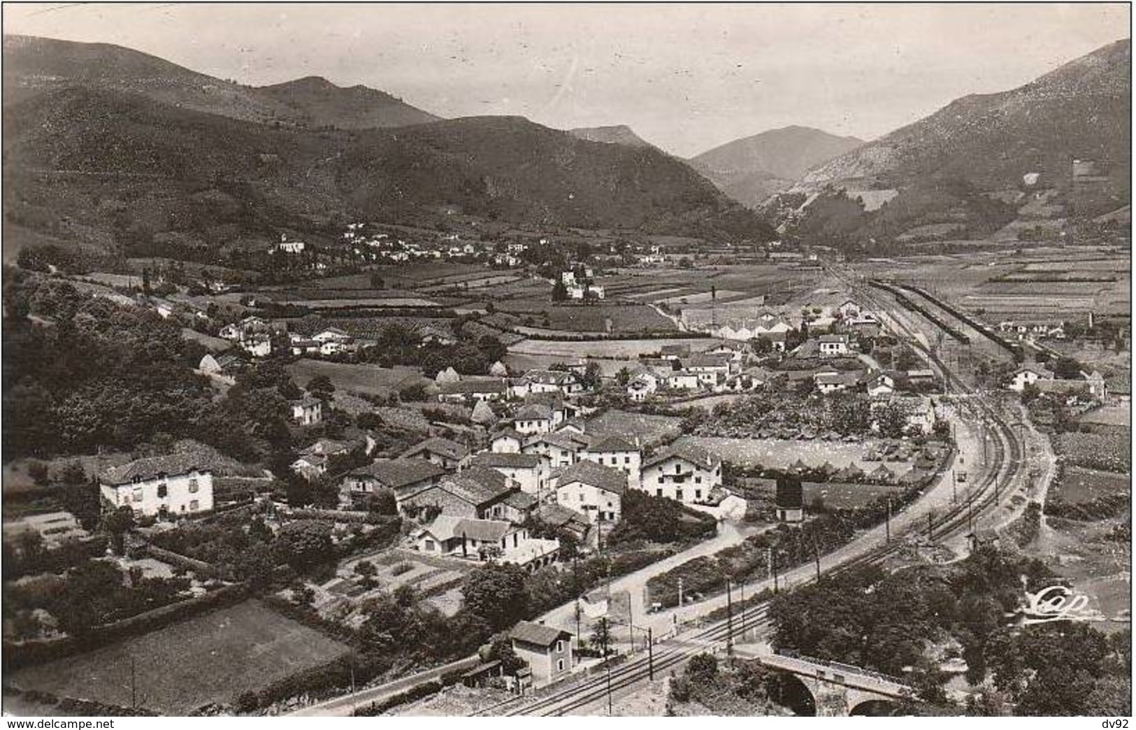 PYRENNEES ATLANTIQUES SAINT MARTIN DARROSSA  VUE GENERALE DONT LA GARE - Altri & Non Classificati