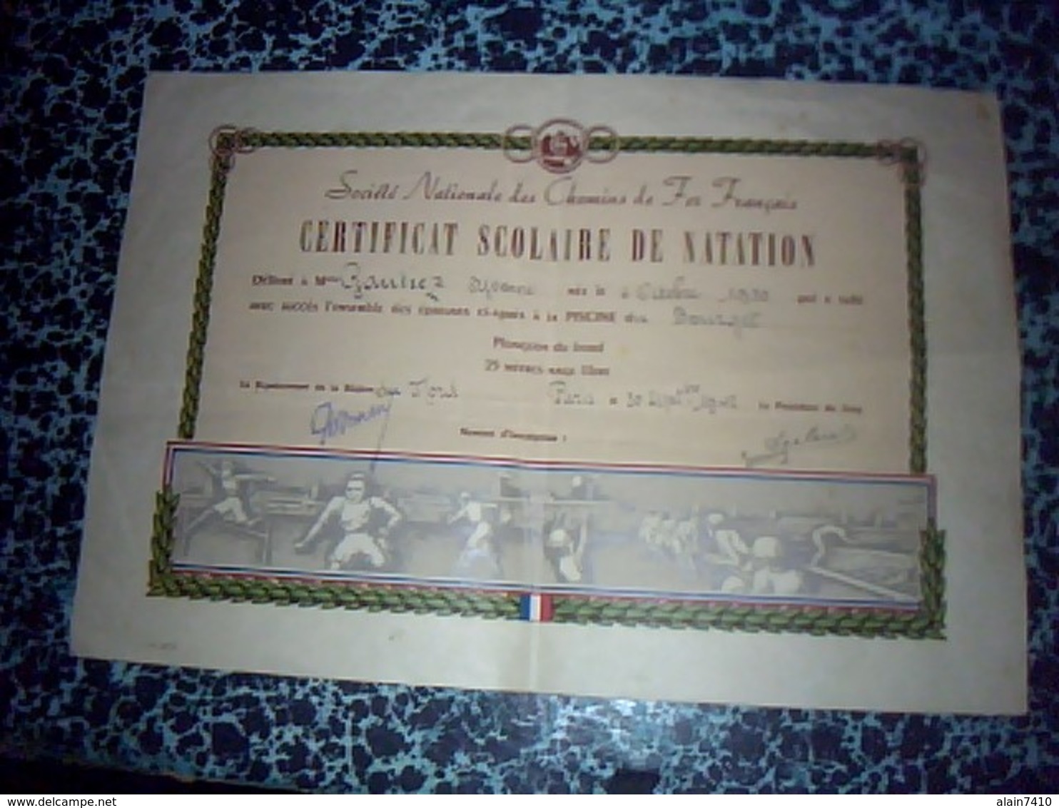 Vieux Papiers  SNCF Train   Certificat Scolaire De Natation Fait à LE BOURGET En 1930  Par La SNCFregion Du Nord En 1942 - Eisenbahnverkehr
