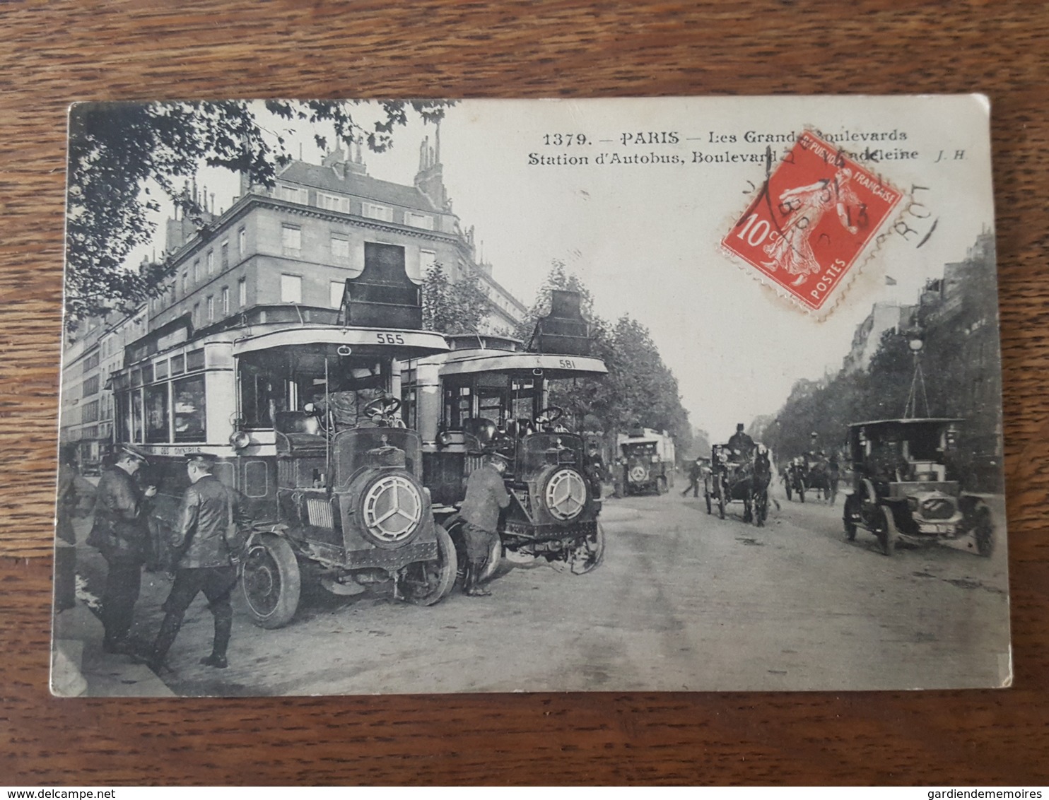 Paris - Splendide Plan Sur La Station D'Autobus (Mercedes) - Boulevard De La Madeleine Sur Les Grands Boulevards - Public Transport (surface)