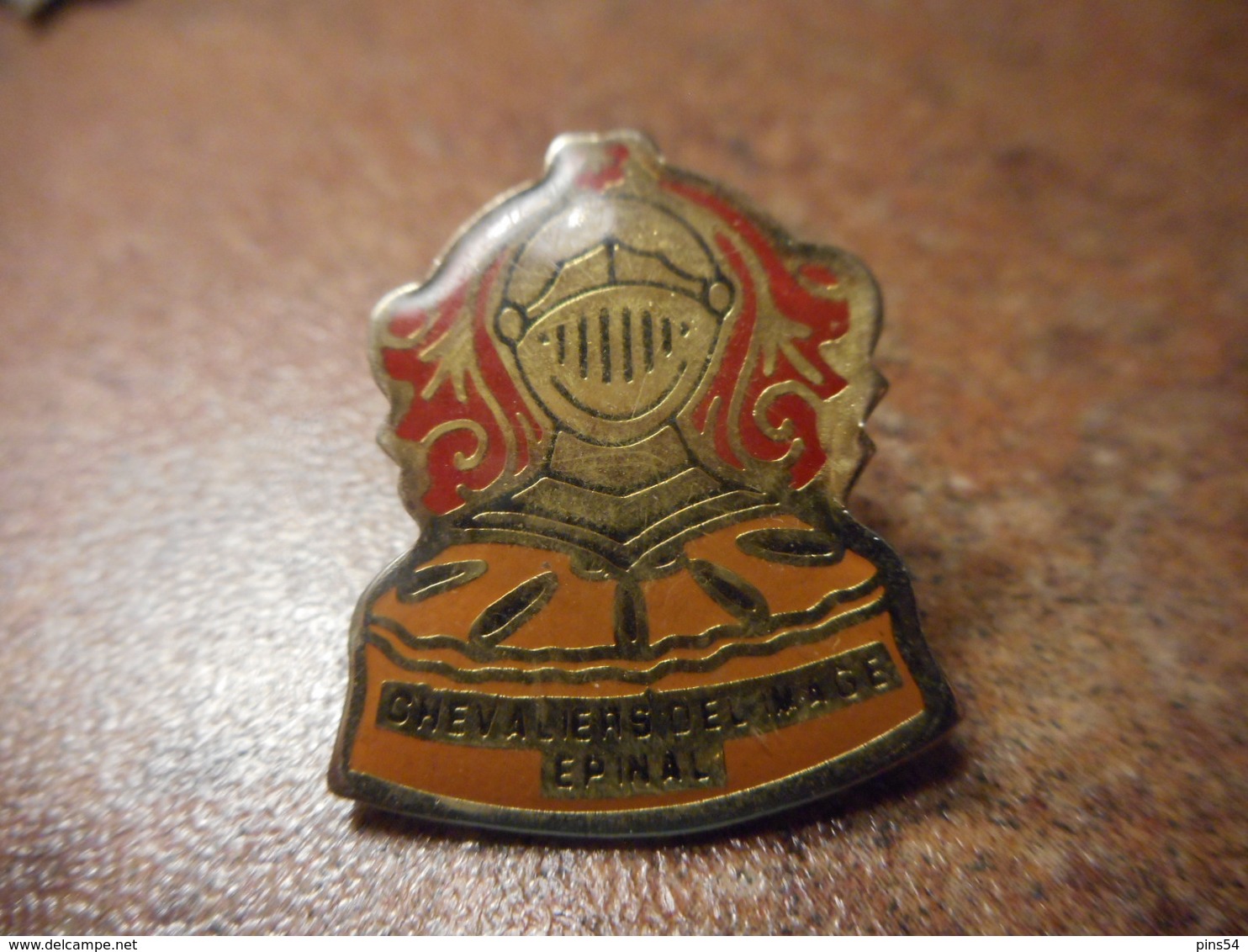 A037 -- Pin's Chevaliers De L'image Epinal - Militaria