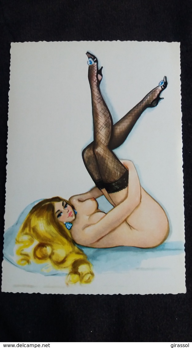 CPSM PIN UP FEMME  NUE NU EROTISME DESSIN BLONDE BIJOUX COLLANTS JAMBES EN L AIR 900 332 - Pin-Ups