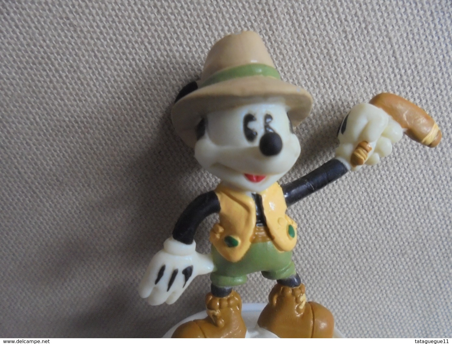 Vintage - Figurine Disney Mickey Mouse Joue Au Boomerang Bouchon Smarties Nestlé - Disney