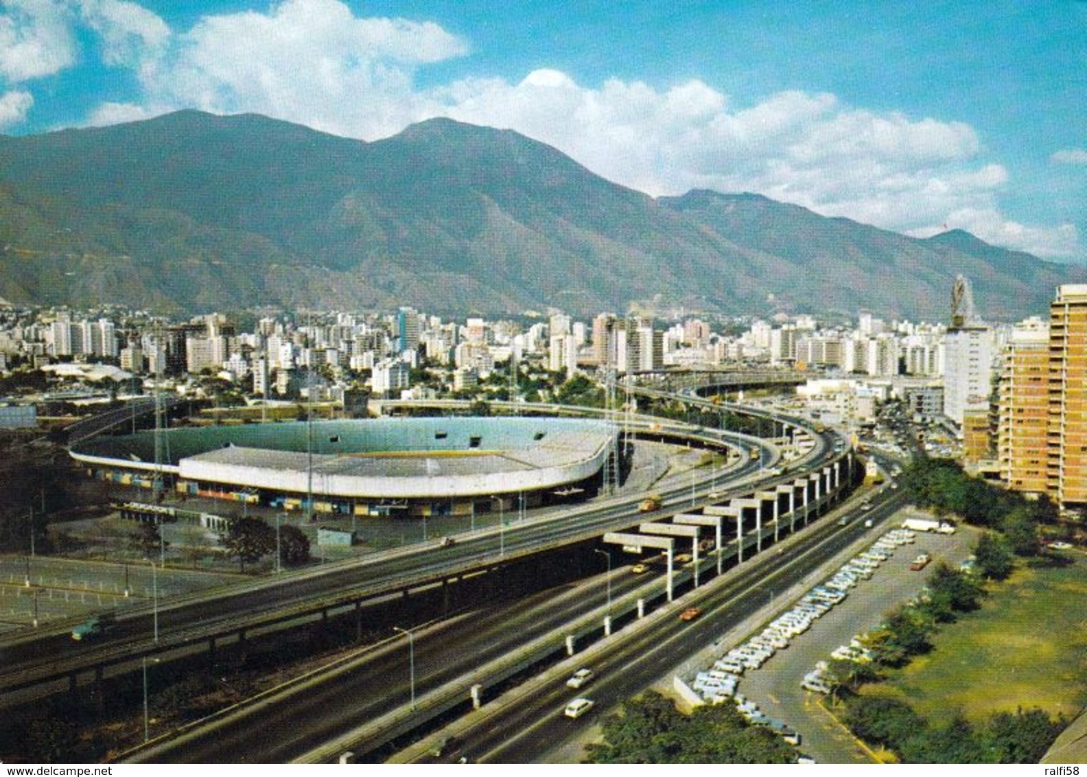 1 AK Venezuela * Blick Auf Caracas - Mit Dem Estadio De Beisbol Der Universität In Caracas  - Luftbildaufnahme * - Venezuela
