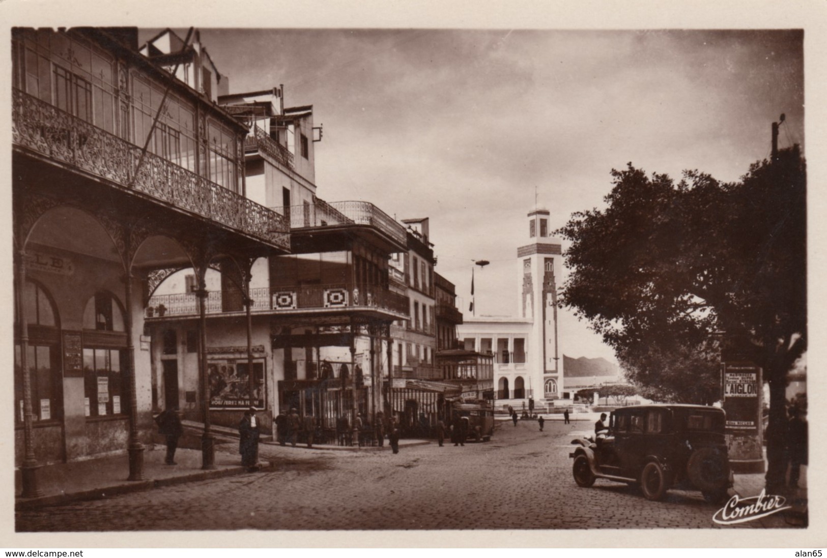 Philippeville (now Skikda) Algeria, Societe Generale L'Hotel De Ville, Auto Street Scene, C1930s Vintage Postcard - Skikda (Philippeville)