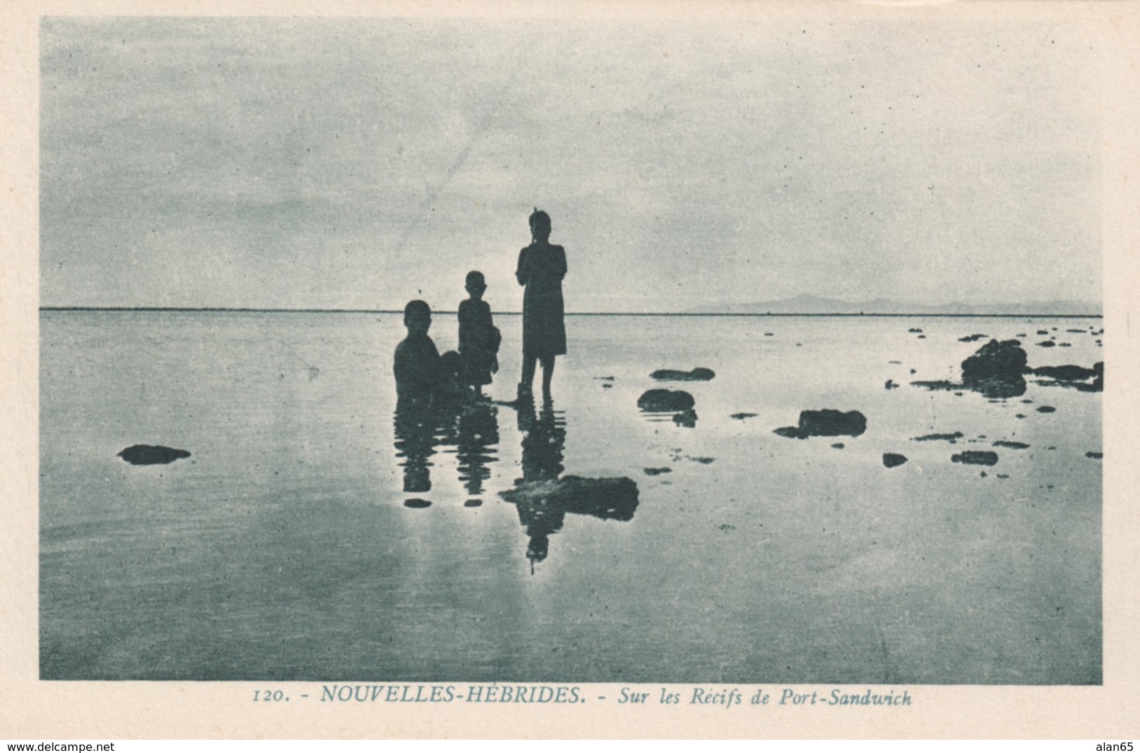 New Hebrides (Vanuatu) Natives On Reefs Port Sandwich, C1920s/30s Vintage Postcard - Vanuatu