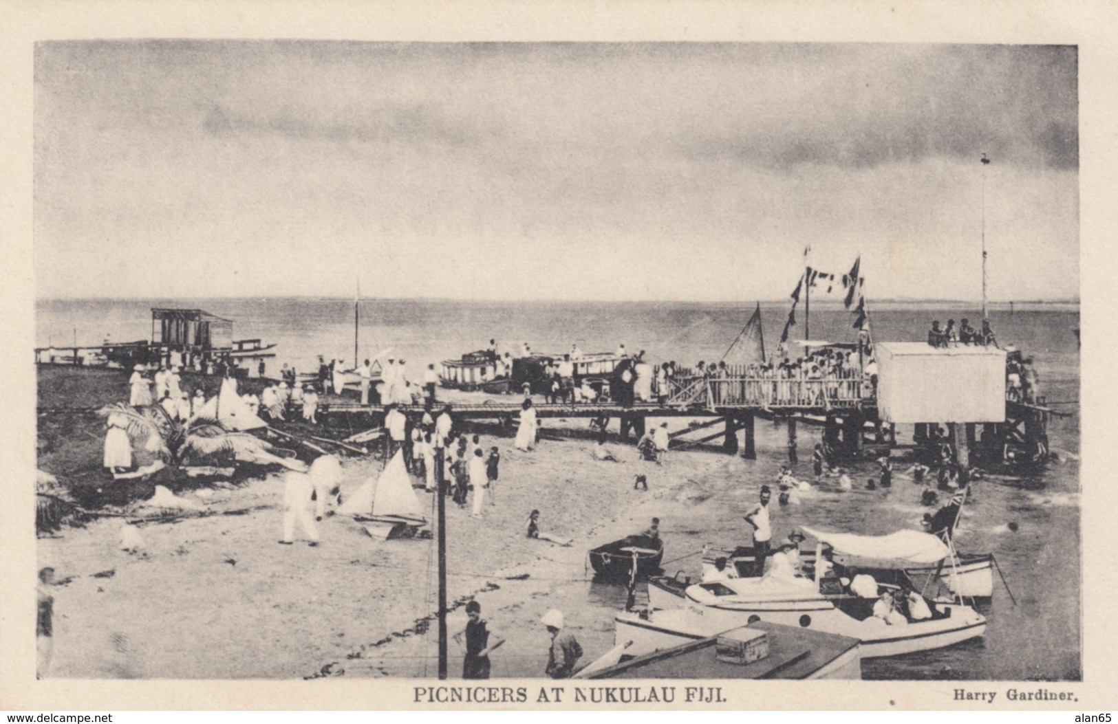 Nukulau Fiji, Pic-Nickers People Of Beach With Pleasure Boats And Dock, C1920s/30s Vintage Postcard - Fiji