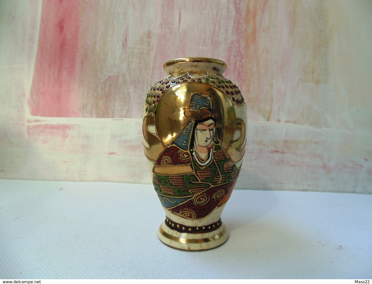 Small Satsuma Japan Vase With Decoration And Stamp In Gold - Kinkozan Tsukuru? Light Damage - Otros & Sin Clasificación