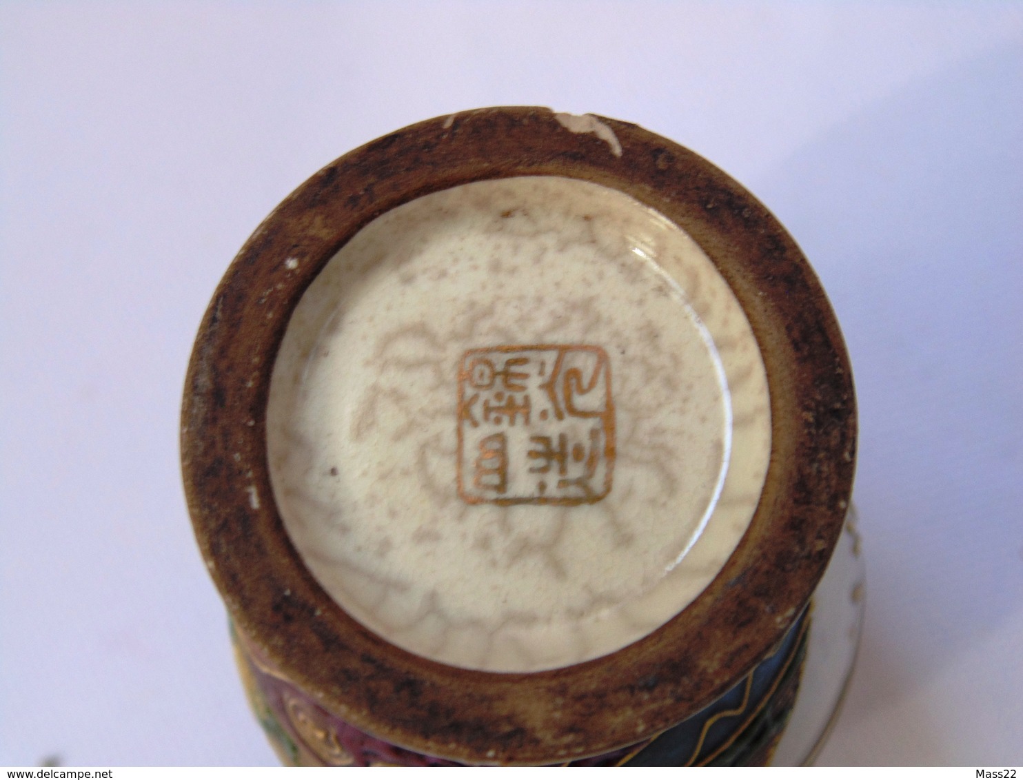 Small Satsuma Japan Vase with Decoration and Stamp in Gold - Kinkozan Tsukuru? Light Damage