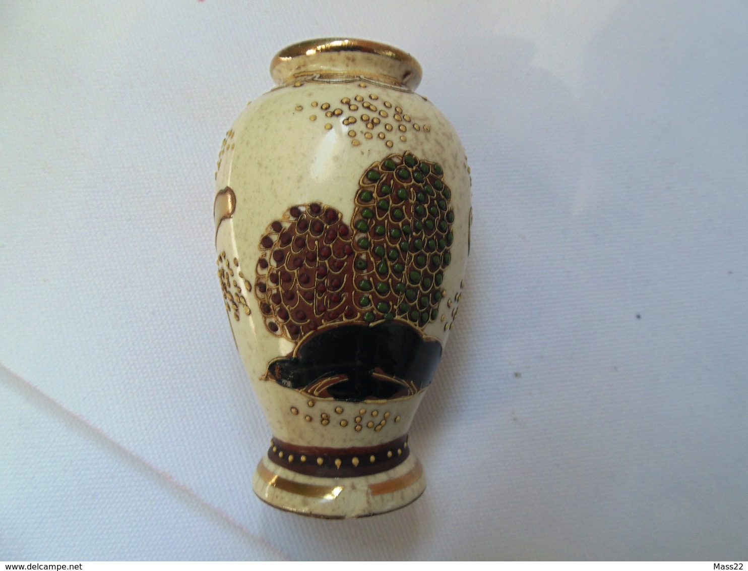 Small Satsuma Japan Vase with Decoration and Stamp in Gold - Kinkozan Tsukuru? Light Damage