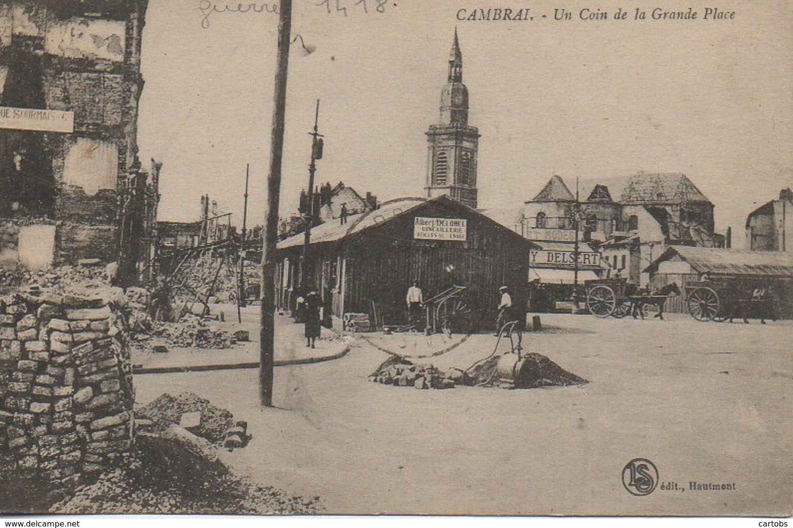 59 CAMBRAI  Un Coin De La Grande Place - Cambrai