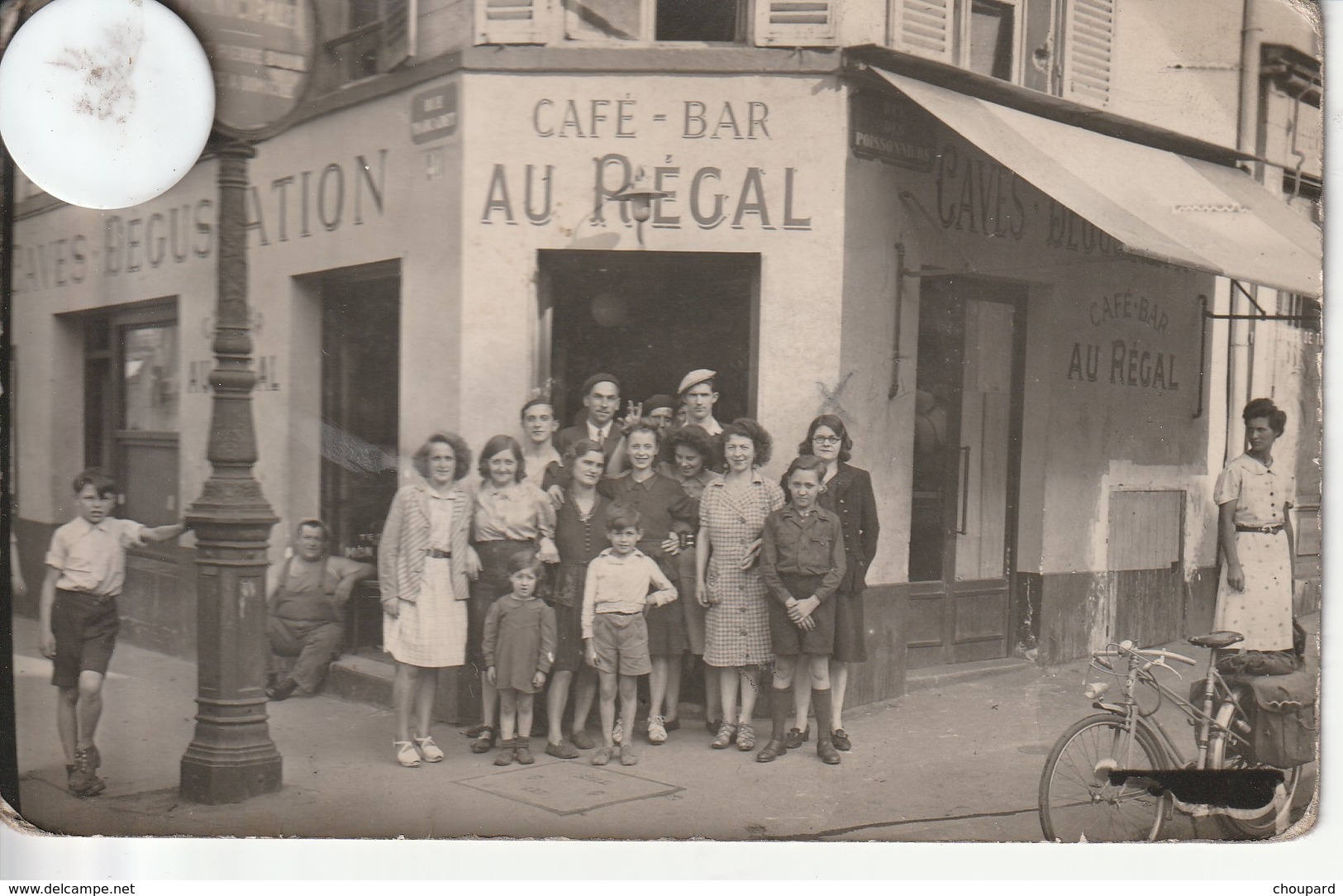 TRES BELLE CARTE PHOTO ( Ce N'est Pas Une Carte Postale ) Du Café Bar   AU REGAL  41 Rue Marcadet - Arrondissement: 18