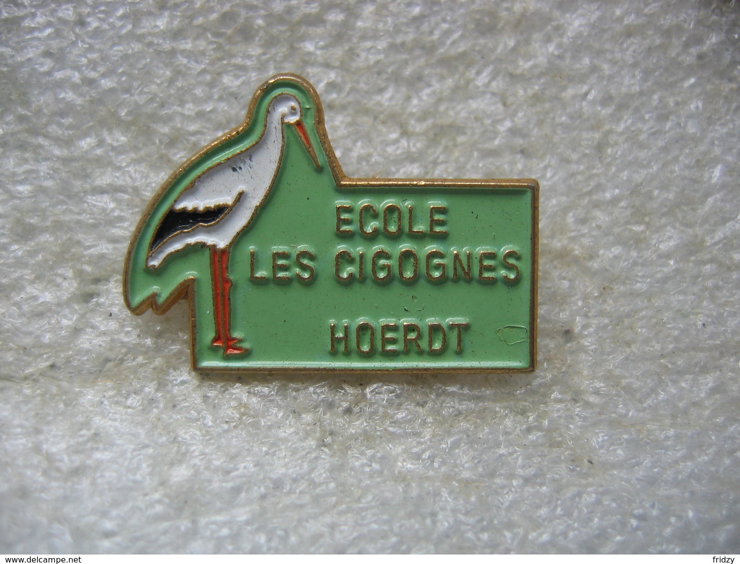 Pin's De L'ecole Des Cigognes De La Ville De HOERDT (Dépt 67) - Administración