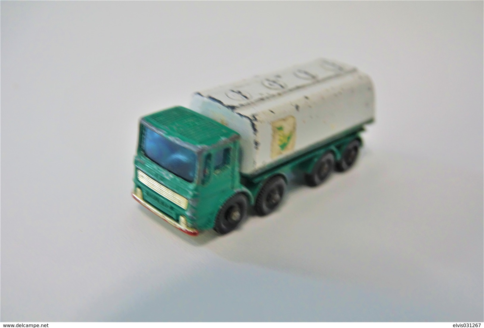 Matchbox Lesney 32C2 LEYLAND PETROL TANKER - Regular Wheels, Issued 1968, Scale 1/64 - Matchbox (Lesney)